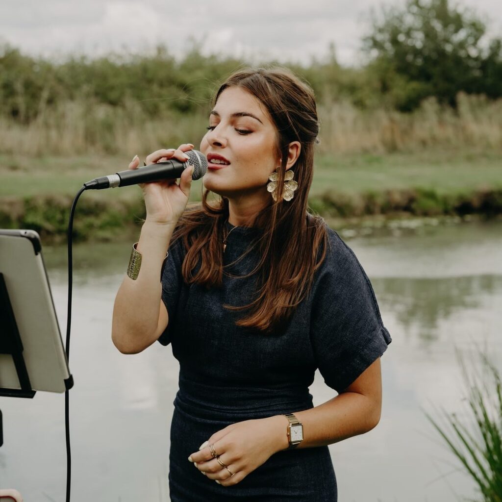 Lou Anne (Lia) à l'Auberge d'Hempempont